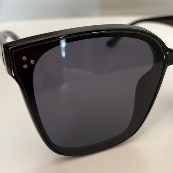 OVERSIZED SUNGLASSES BLACK with CASE - Picture 5 of 11
